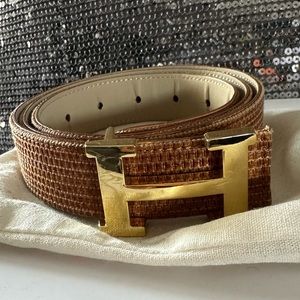 C Wonder Belt, like Hermes. Size Large. Can fit small,medium, large. Color brown